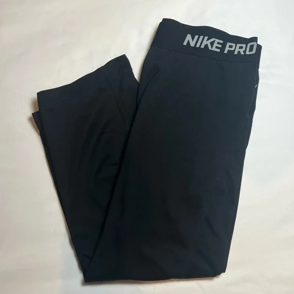 Nike Pro Crop Leggings - Picture 1 of 4